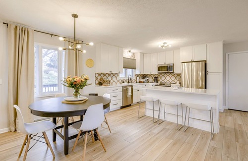 Council Bluffs House | The Pine Terrace Place, in the Heartland