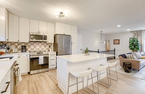 Council Bluffs House | The Pine Terrace Place, in the Heartland