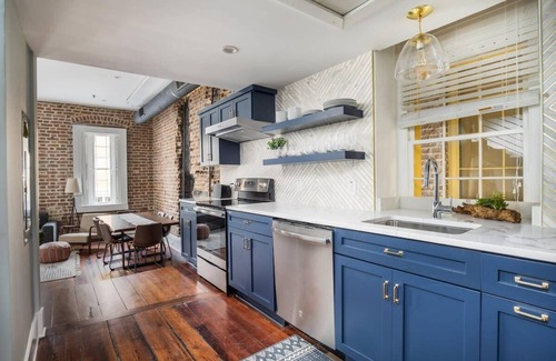 French Quarter House | The Pineapple Pad | EastBay Historic District Home
