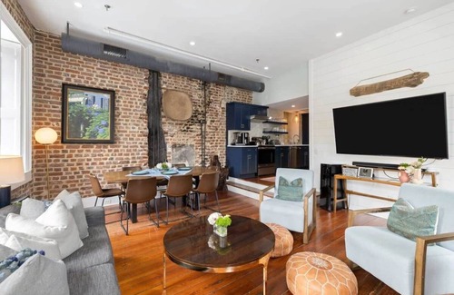 French Quarter House | The Pineapple Pad | EastBay Historic District Home