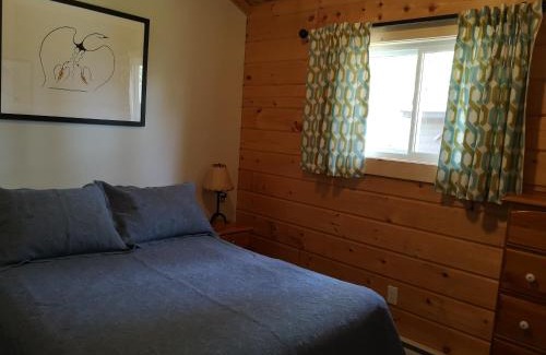 Algonquin Highlands Resort | The Pines Cottage Resort