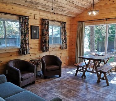 Algonquin Highlands Resort | The Pines Cottage Resort
