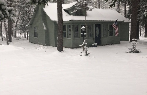 Wellston Cabin | The Pines Hideaway Cabin by Tippy Dam