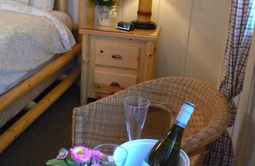 Douglas Hotel | The Pines Motorlodge