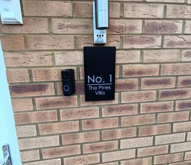 Northampton Villa | The Pines Villa 1 , Brand New 3BR , Home Cinema, Games & EV , Parking for 4 , Sleeps 10