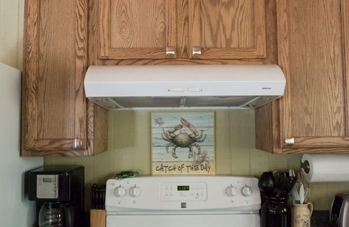 Durants Neck Cottage | ~The Pinewood Guesthouse ~Jacuzzi Tub~Fire Pit~Wi-fi~Getaway~Near Croquet Club