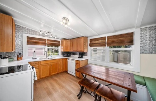 Vero Beach House | The Pink Flamingo - 10 mins from the beach!