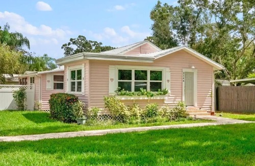 Vero Beach House | The Pink Flamingo - 10 mins from the beach!