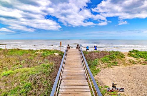 Surfside Beach House | The Pink Flamingo Beach Gulf views
