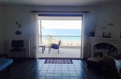 Toroni Apartment | The Pink Oleander House on the beach with a spectacular view - 6 persons