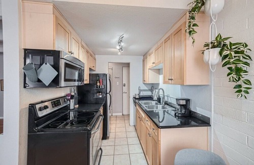 Speer Apartment | The Pink Pearl, 1BD, 30 Day, Pool, Wash Park West