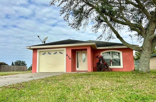 Moore Haven House | The Pink Spoonbill Riverside Haven