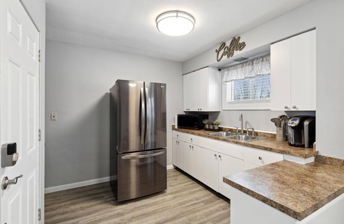 Pinconning Apartment | The Pinny City Suite
