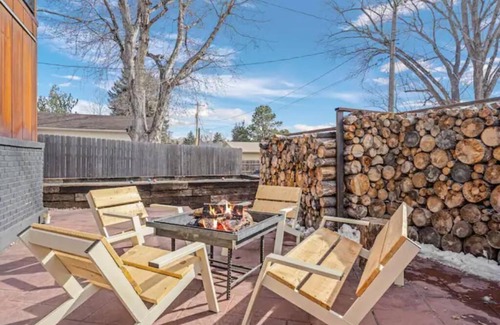 Pleasant Valley House | The Pioneer l Garden of the Gods