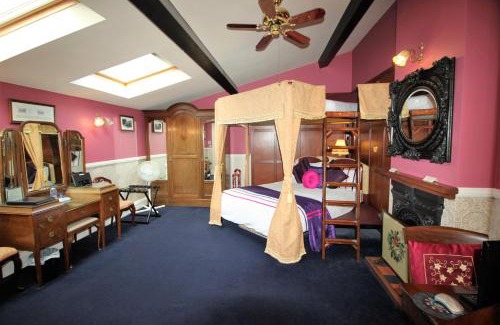 Little Hallingbury Bed & Breakfast | The PitStop
