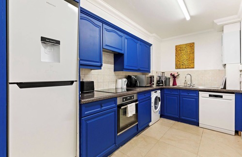 Mapesbury Apartment | The Place: 2-Bedroom Getaway