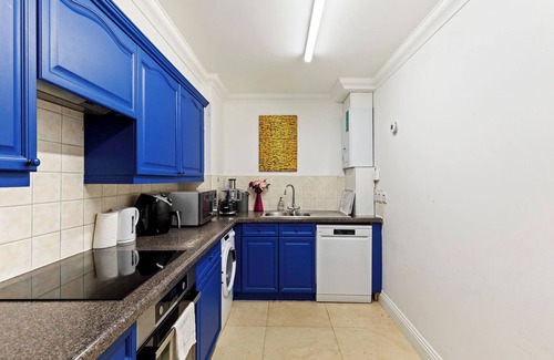 Mapesbury Apartment | The Place: 2-Bedroom Getaway