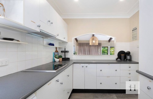 Gwandalan House | The Place - Pool, Lake, Kayaks & much more!