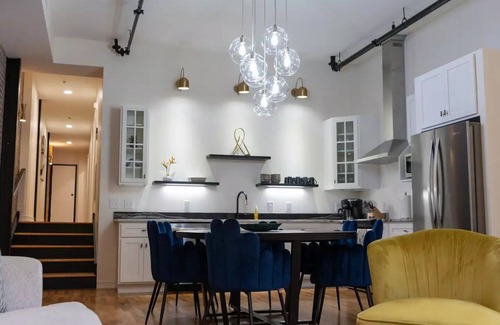 Glasgow Apartment | The Plaid Peacock - minutes from Mammoth Cave. Family sized, downtown Glasgow!nn