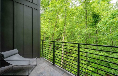 Ellijay House | The Playground- NEW modern luxury home on creek!