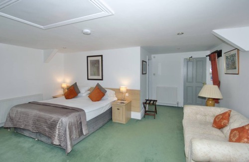 Hathersage Hotel | The Plough Inn