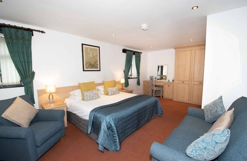 Hathersage Hotel | The Plough Inn