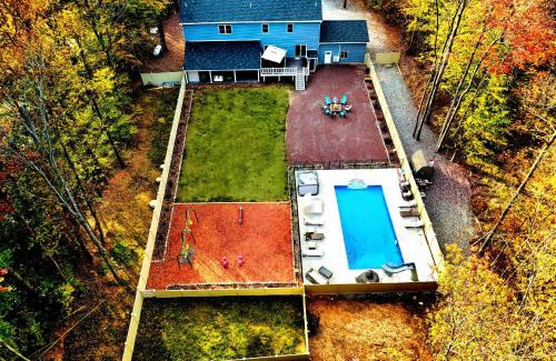 Tunkhannock Township House | The Poconest - Luxurious Mountain Mansion