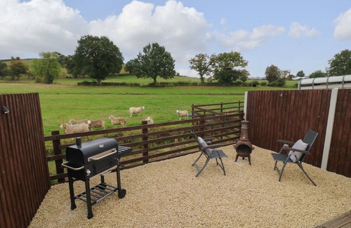 Kingstone Cottage | THE POD AT BANK HOUSE FARM, romantic, with a garden in Hixon