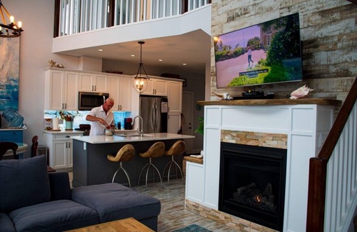 Central Okanagan House | The Point, Breathtaking Lake Views, Luxurious Resort Cottage, La Casa, Kelowna