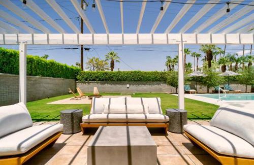 Tahquitz River Estates House | The Pom Pom House