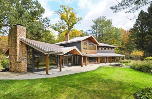 Bernardsville House | The Pond: Gorgeous Secluded Property Close to Town
