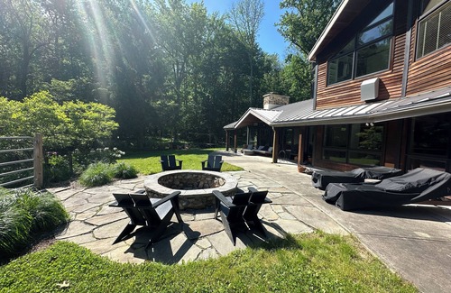 Bernardsville House | The Pond: Gorgeous Secluded Property Close to Town