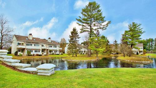 Lenox Dale Resort | The Ponds at Foxhollow