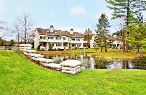 Lenox Dale Resort | The Ponds at Foxhollow