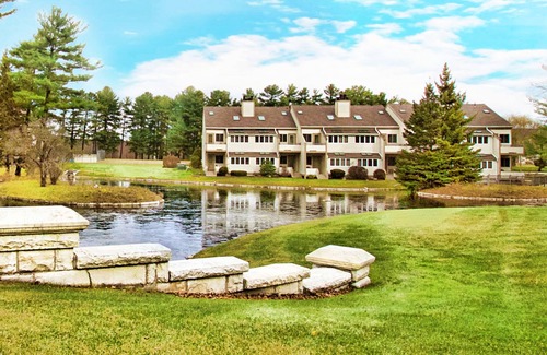 Lenox Dale Resort | The Ponds at Foxhollow
