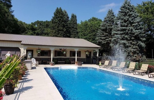 Porter Apartment | The "Pool Barn" w/Pool, Hot Tub, Billiards & more near Indiana Dunes