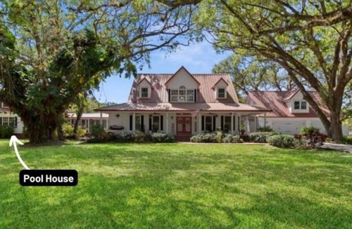 Moore Haven House | The Pool House