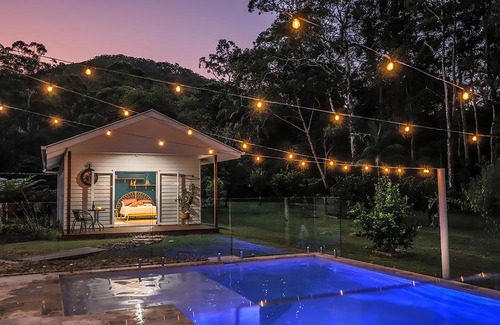 Valdora House | The Poolhaus Retreat - Peaceful Private Studio