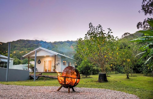 Valdora House | The Poolhaus Retreat - Peaceful Private Studio