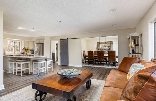 Bridgman House | The Poolside Escape | Hot Tub | Arcade | Ping Pong