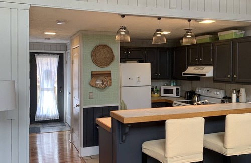 Salem Villa | The Poolside Villa- 2queen bd, lake Keowee, golf,hike,waterfalls, near Clemson,