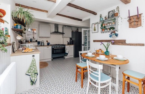 Henley-on-Thames House | The Poppies - Central Henley 3 bedroom house with parking