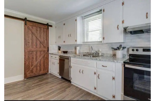 Chapel Hill House | The Porch near Henry Horton- 3 Bedroom Home