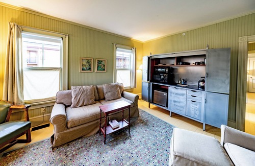 North Adams Hotel | The Porches Inn at Mass MoCA