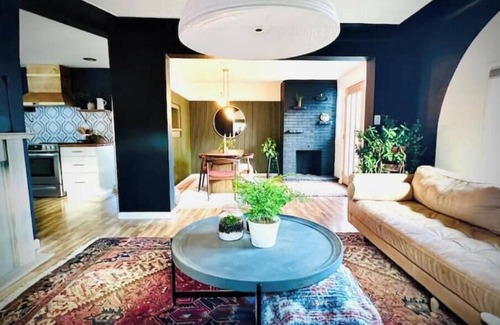 Louisville House | The 'Posh Pickle'- Chic & Uniquenn