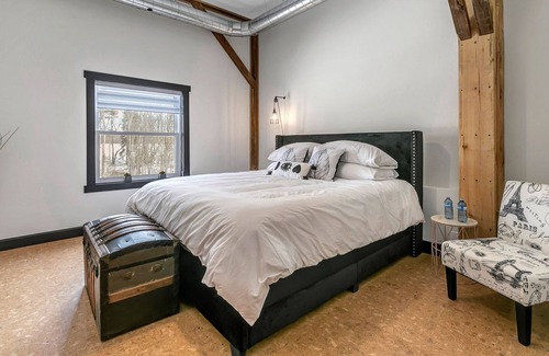 South Bruce House | The Post and Beam Riverside Retreat, 10 Bedrooms, Sleeps 20