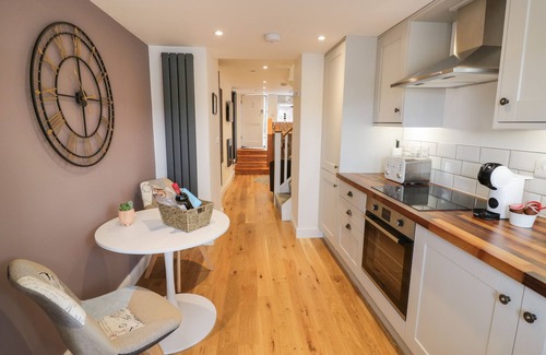 Bridgnorth House | THE POSTAGE STAMP, romantic, character holiday cottage in Bridgnorth