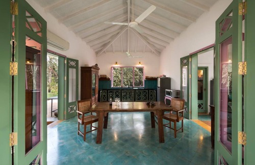 Ella Hotel | The Postcard Velha