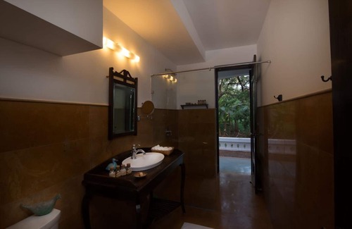Ella Hotel | The Postcard Velha