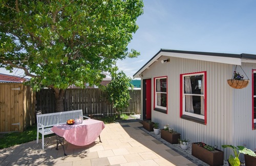 Smithton House | The Postmaster Inn Bed and Breakfast - Smithton R3 - Free Continental Breakfast